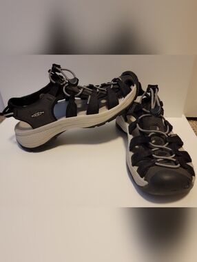 Keen 9.5 Black/White Waterproof Sandals